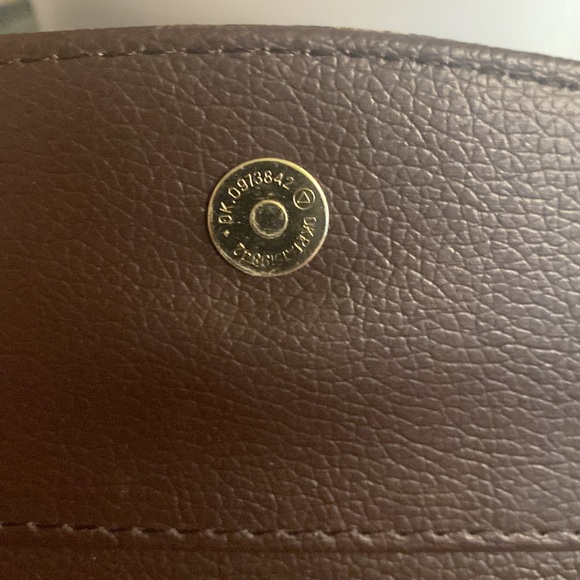 Michael Kors Fold Over Snap Closure Wallet. MK Logo on outside. Great Condition - Picture 9 of 16